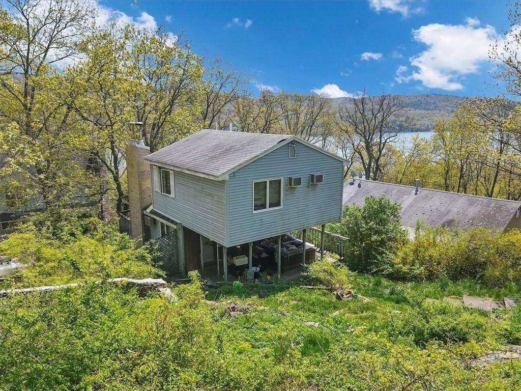 186 Brook TRL, Greenwood Lake, NY 10925