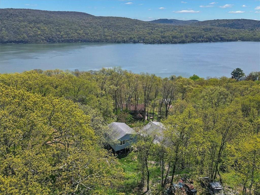 186 Brook TRL, Greenwood Lake, NY 10925