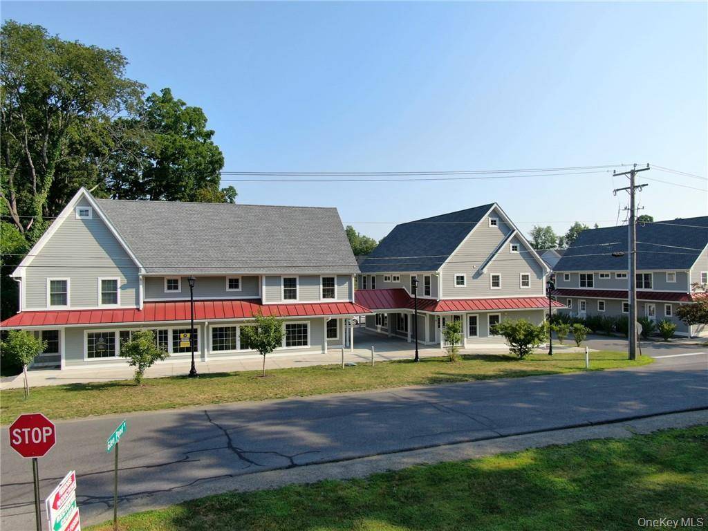 33 Firehouse LN, Red Hook, NY 12571