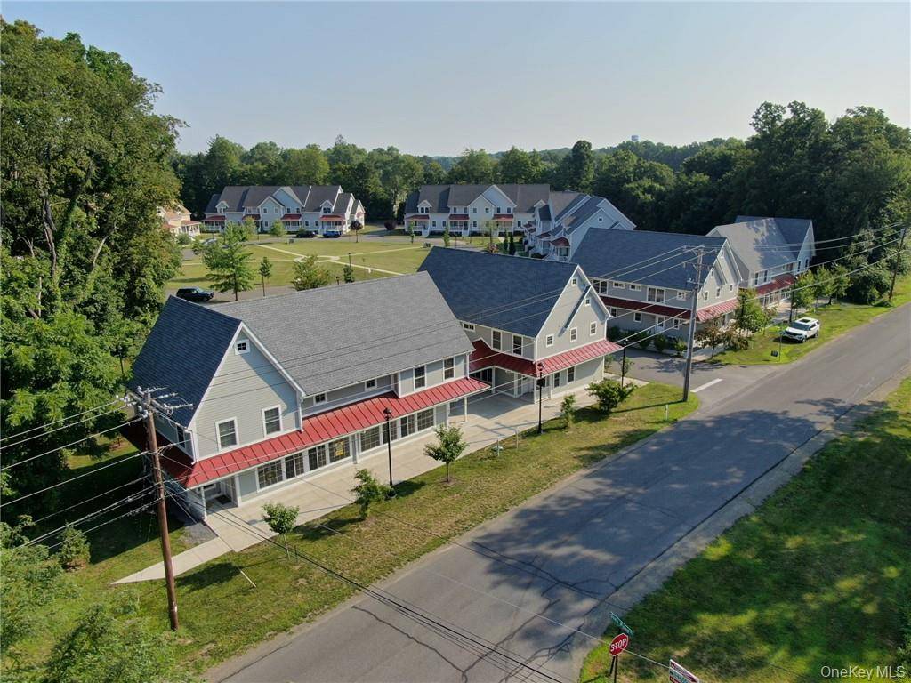 33 Firehouse LN, Red Hook, NY 12571