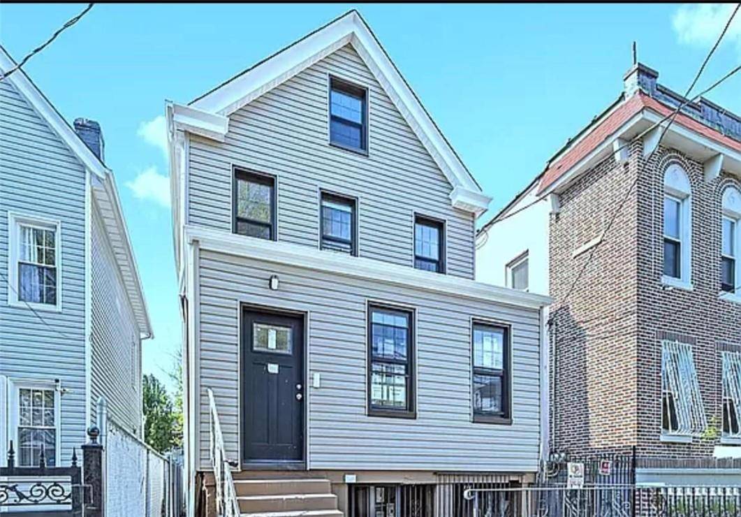 686 E 220th ST, Bronx, NY 10467