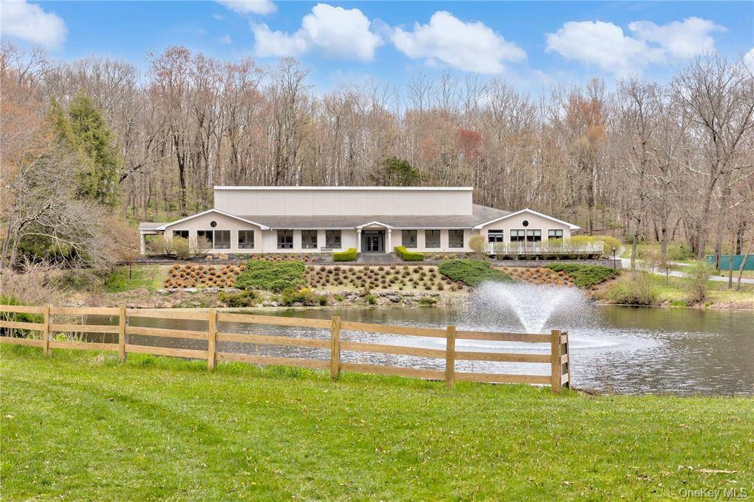 200 Cardinal RD, Hyde Park, NY 12538