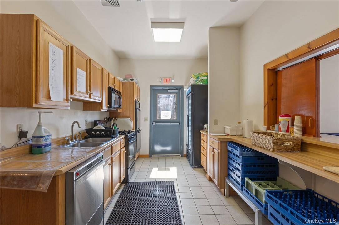 200 Cardinal RD, Hyde Park, NY 12538