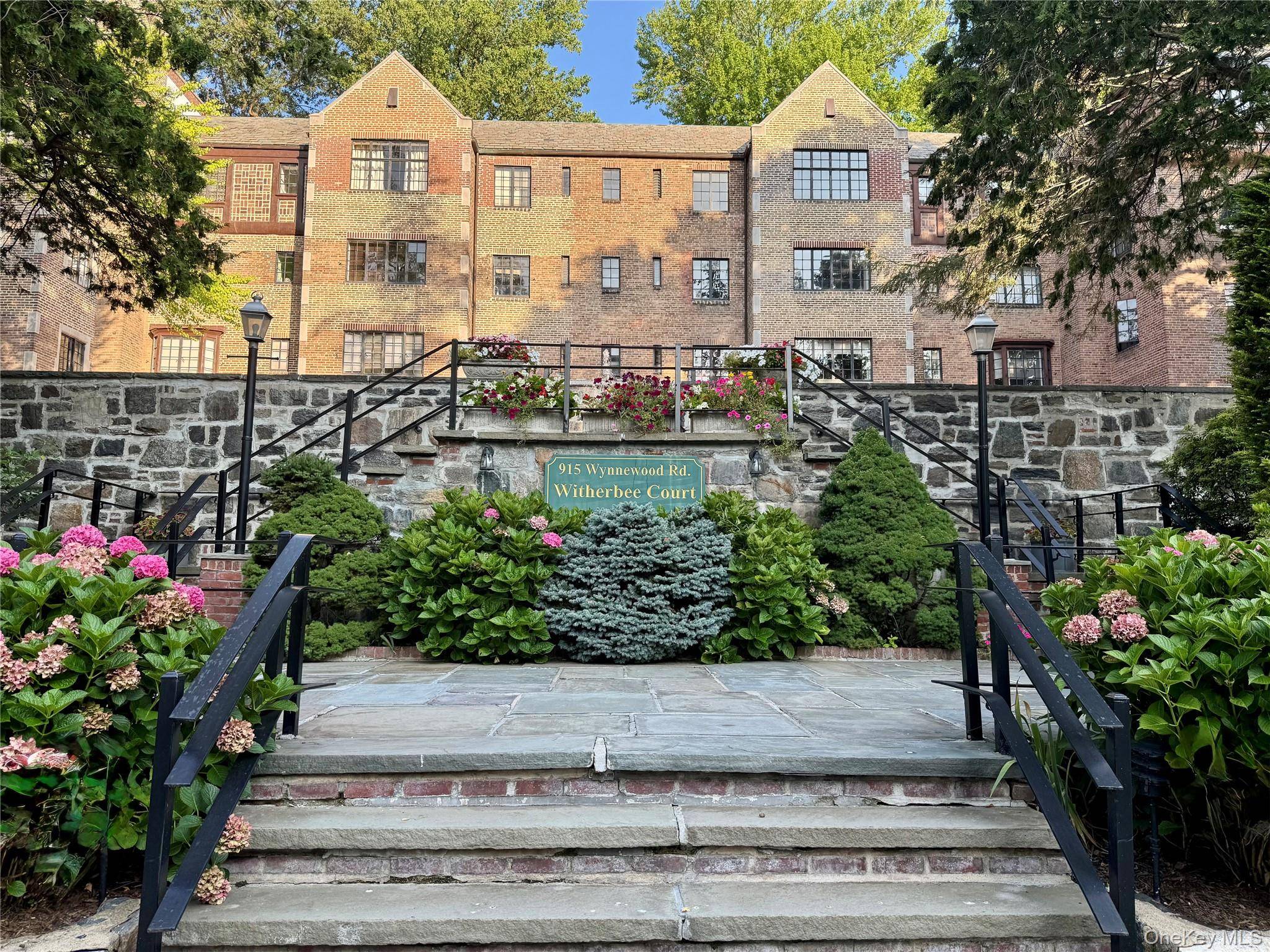 915 Wynnewood RD #G2, Pelham, NY 10803