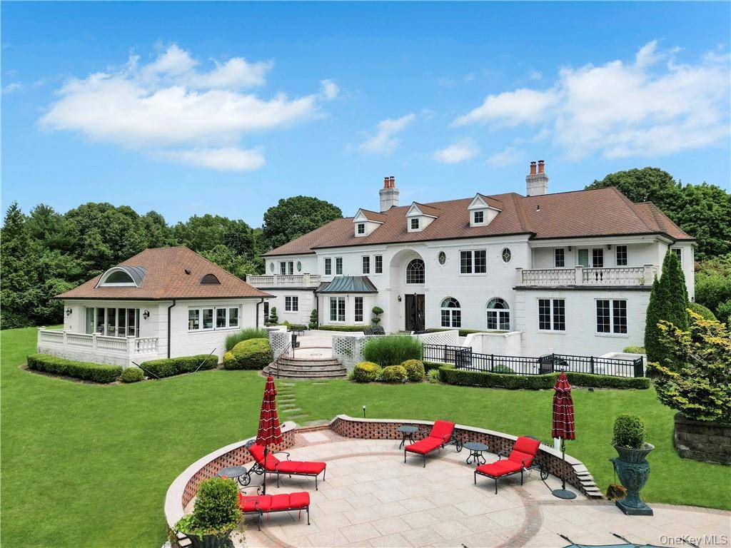 4 Old Wagon LN, Old Westbury, NY 11568