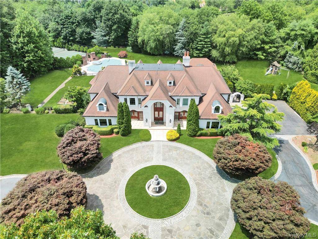 4 Old Wagon LN, Old Westbury, NY 11568