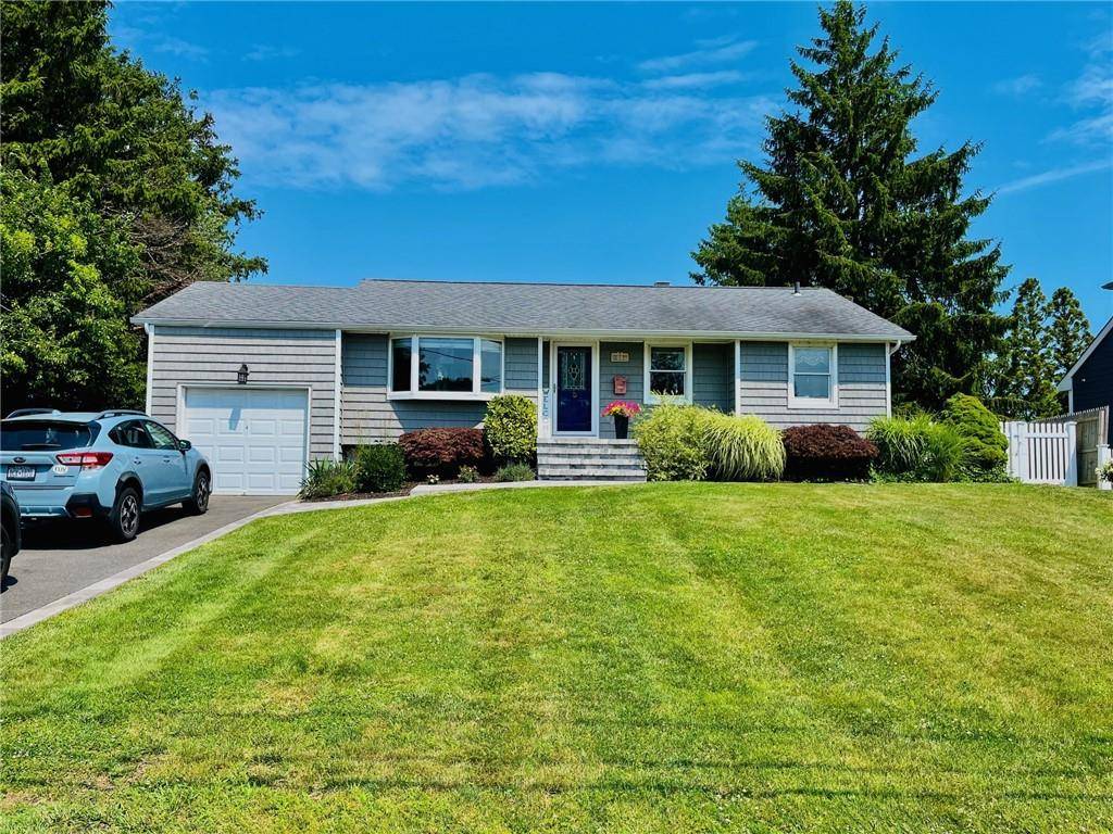 80 Udalia CT, West Islip, NY 11795