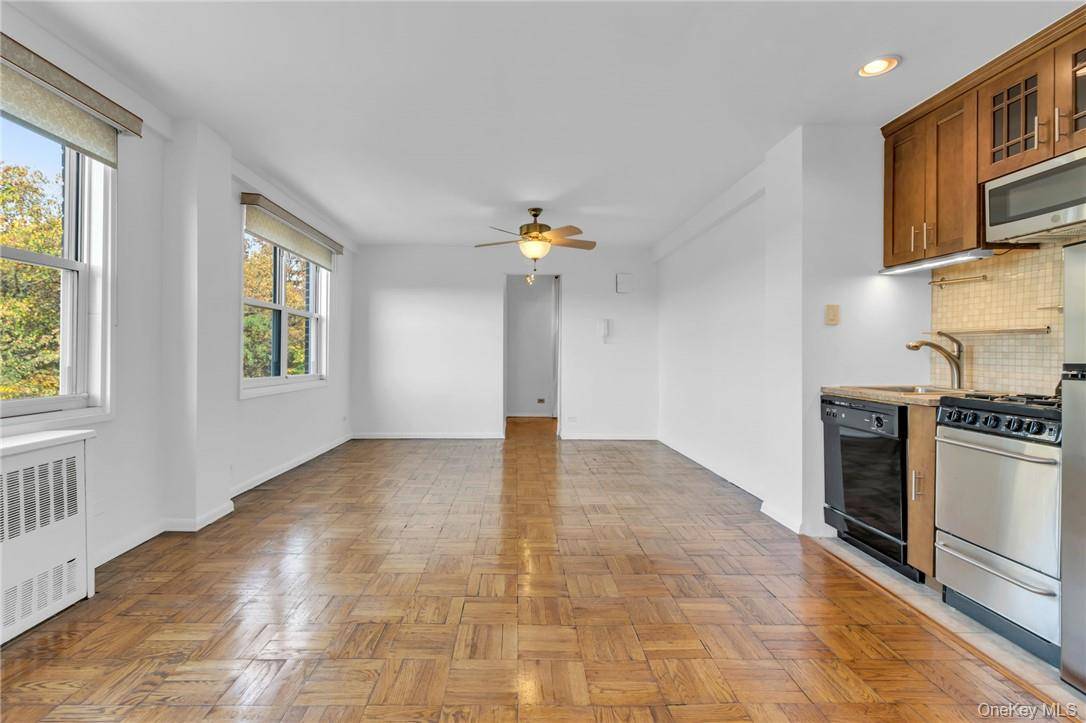 3935 Blackstone AVE #5K, Bronx, NY 10471