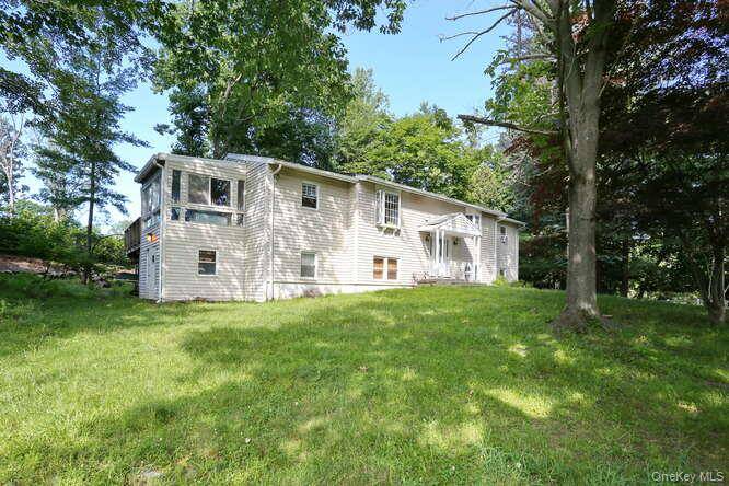 1 Charlotte DR, Spring Valley, NY 10977
