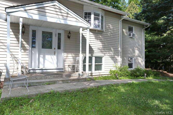 1 Charlotte DR, Spring Valley, NY 10977
