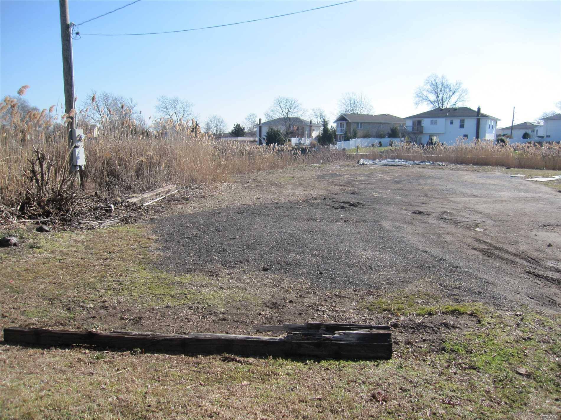 Island PL, Seaford, NY 11783
