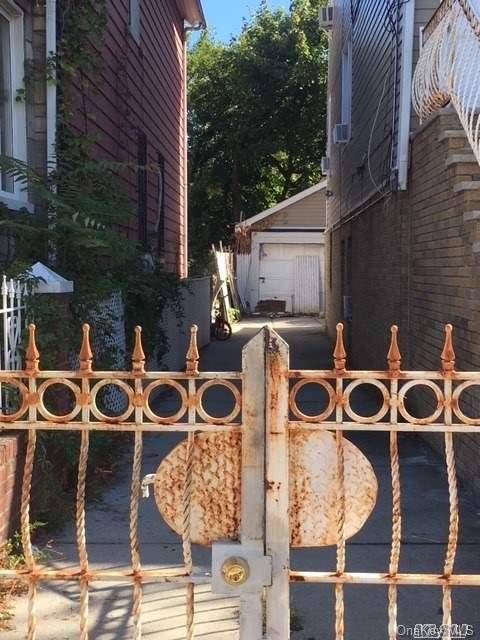 31-15 102 ST, Corona, NY 11368