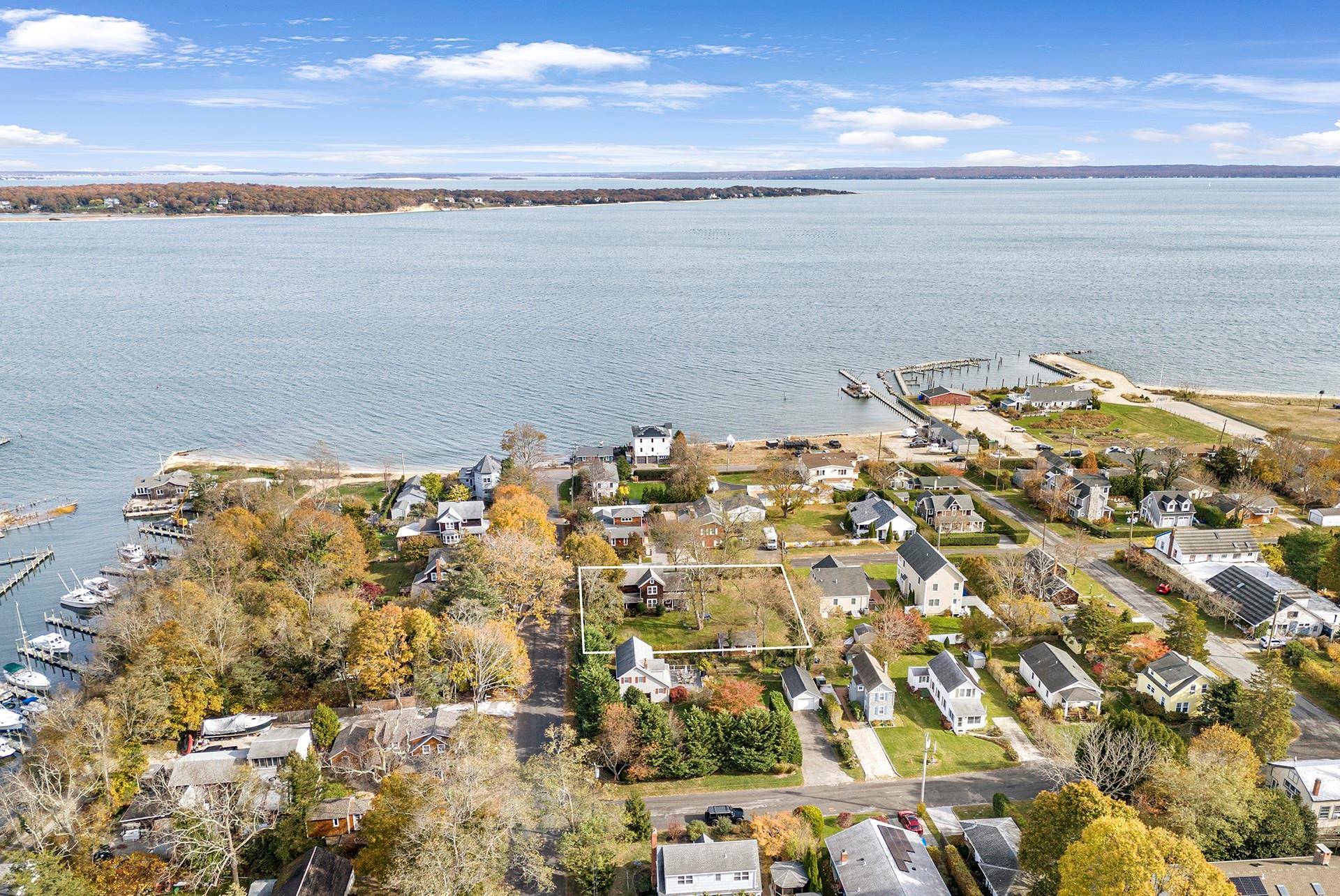 640 Orchard ST, New Suffolk, NY 11956