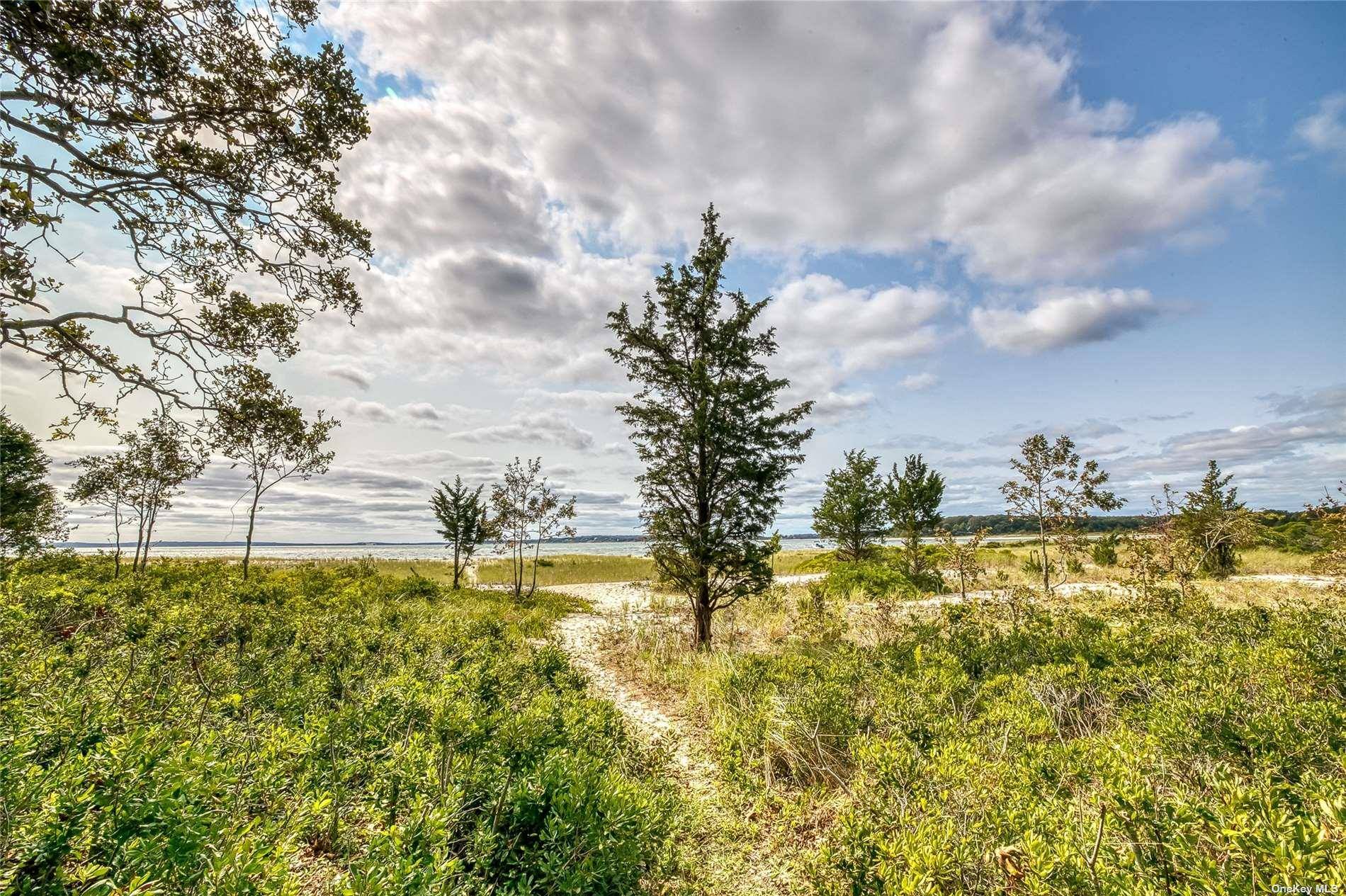 1695 Old Woods PATH, Southold, NY 11971