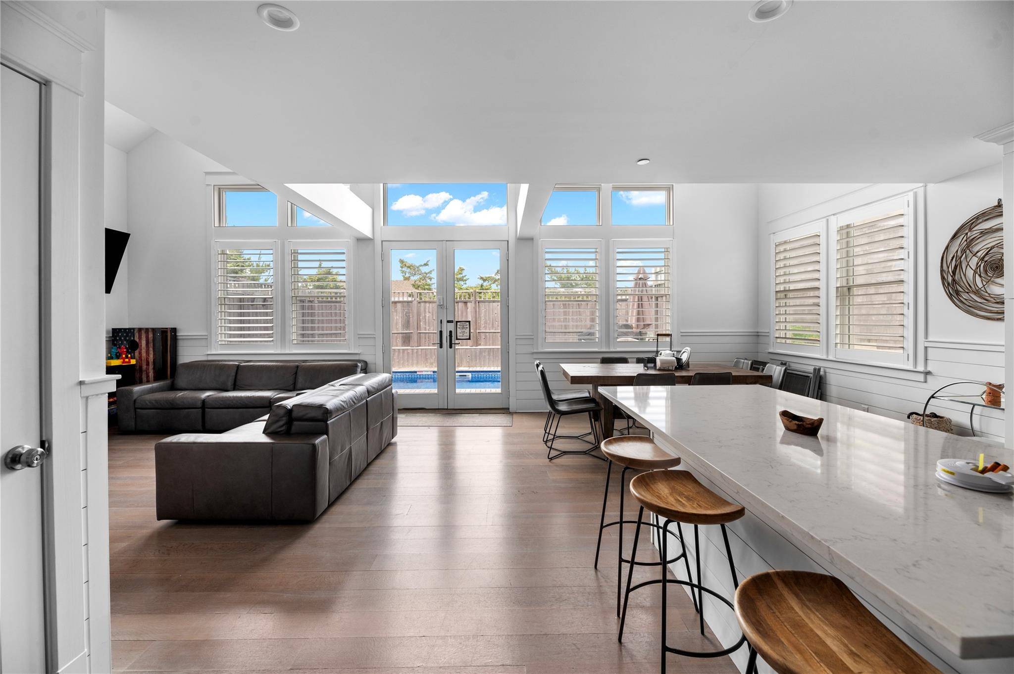 386 Dehnhoff, Ocean Beach, NY 11770