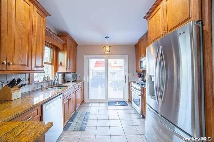 908 Evergreen WALK, Ocean Beach, NY 11770