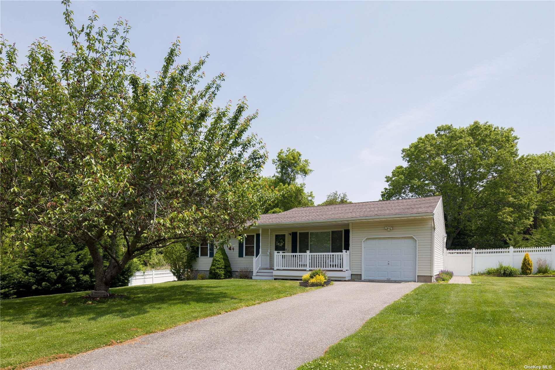 400 Wells RD, Laurel, NY 11948