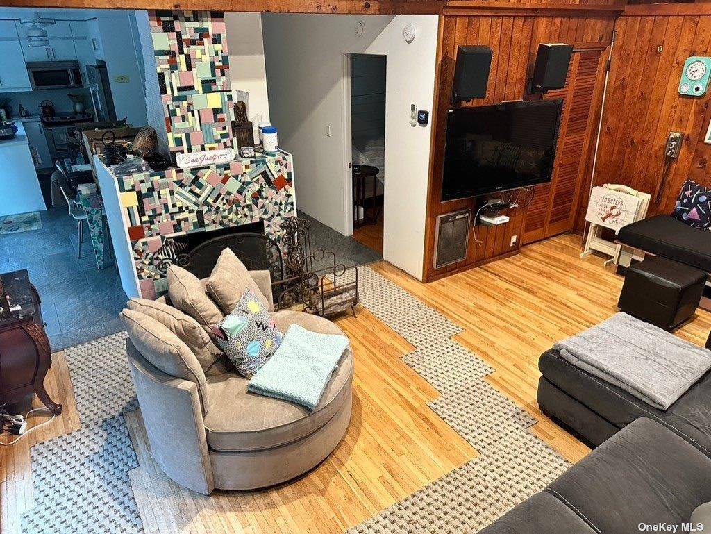 180 Clipper RD, Ocean Beach, NY 11770