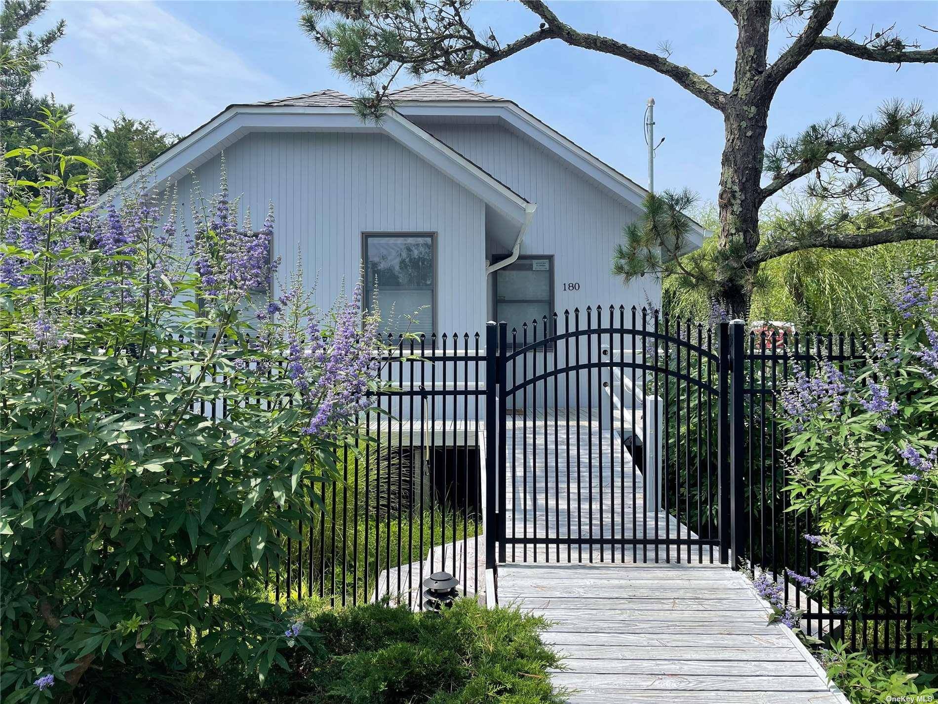180 Clipper RD, Ocean Beach, NY 11770
