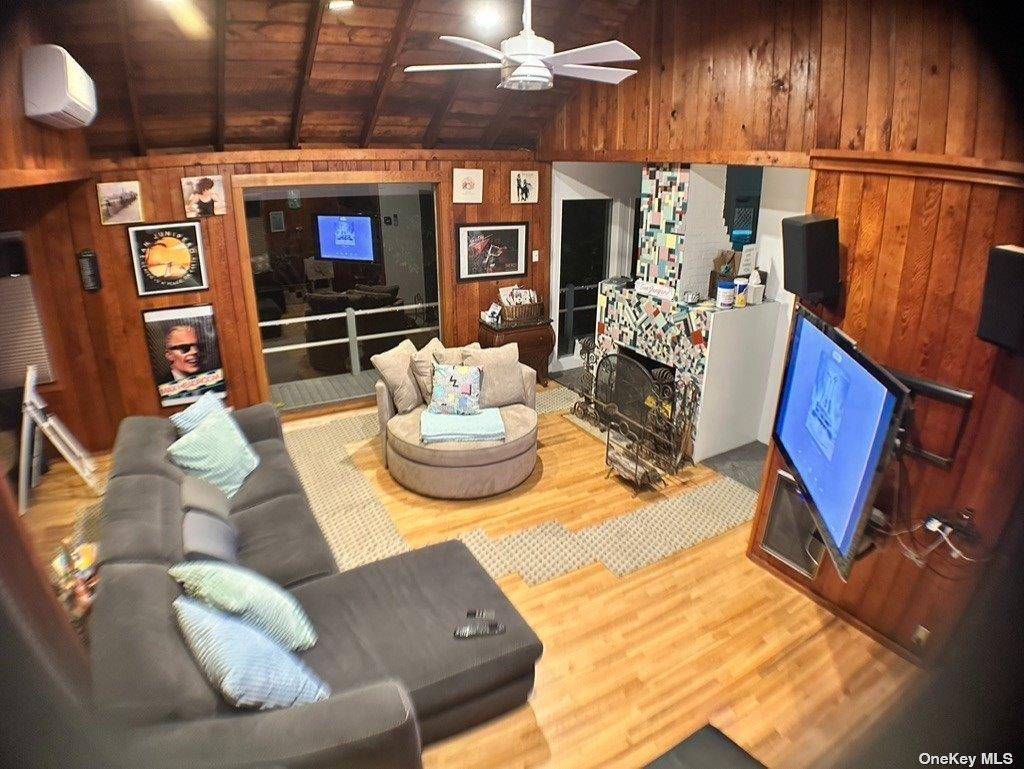 180 Clipper RD, Ocean Beach, NY 11770