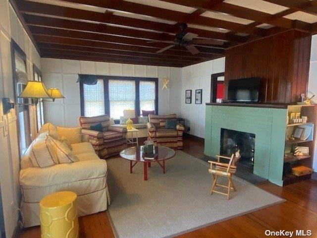 102 Marine WALK, Saltaire, NY 11706