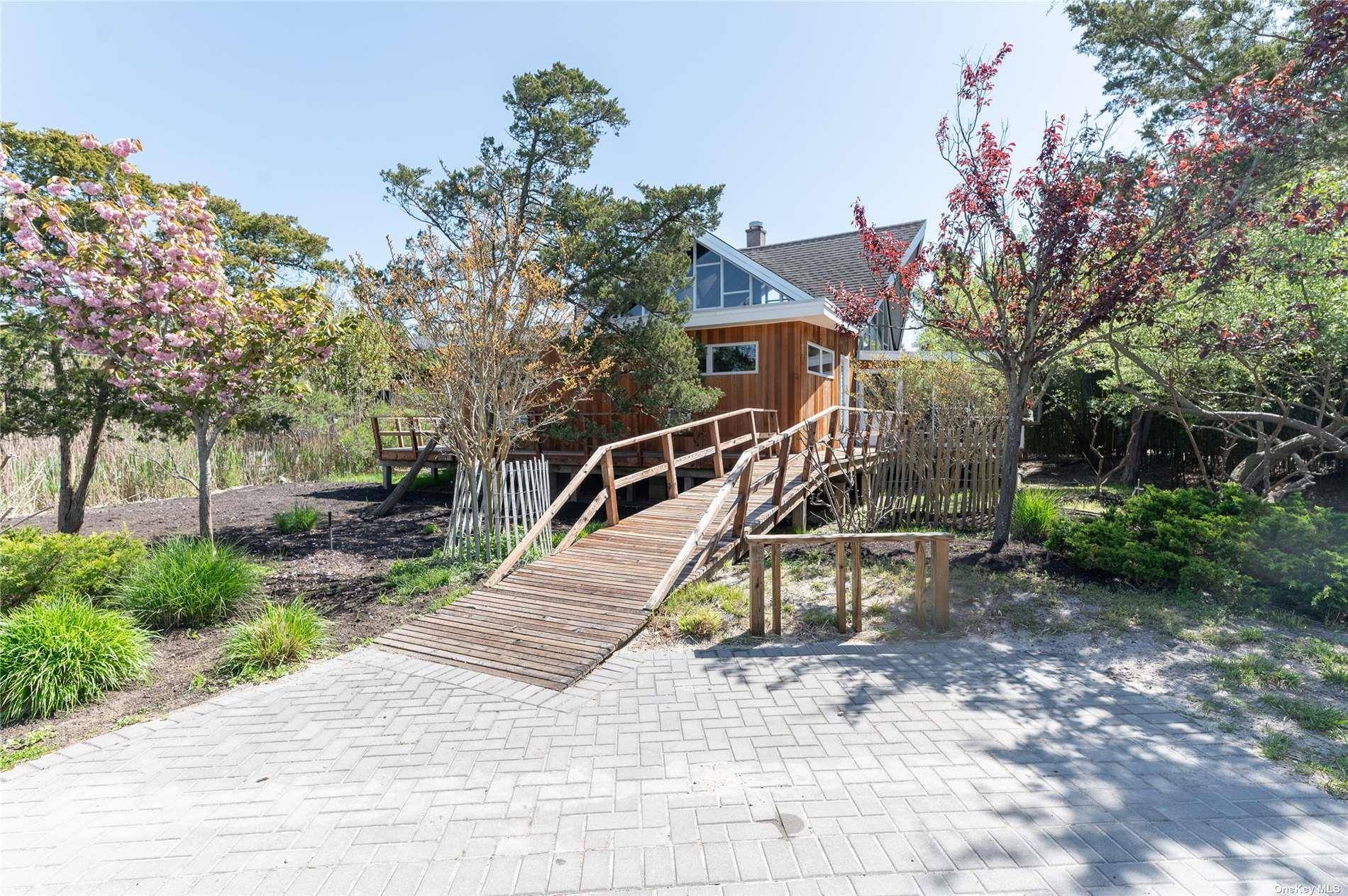 32 Kelp AVE, Seaview, NY 11770