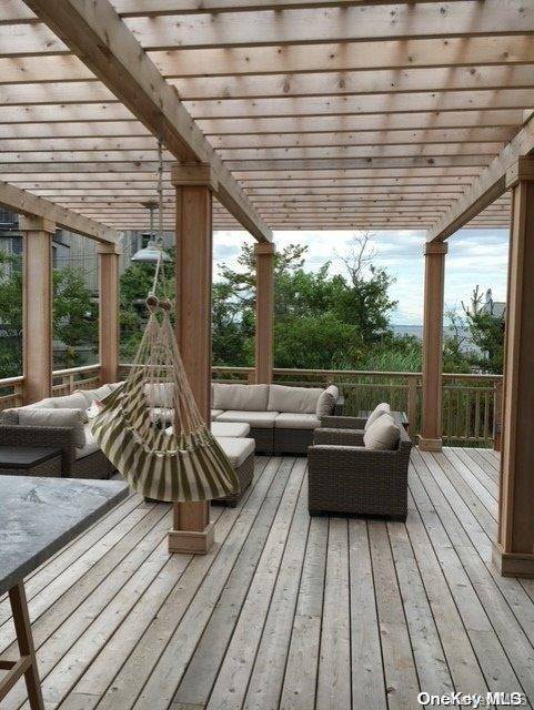 320 Frigate Rdw, Ocean Beach, NY 11770