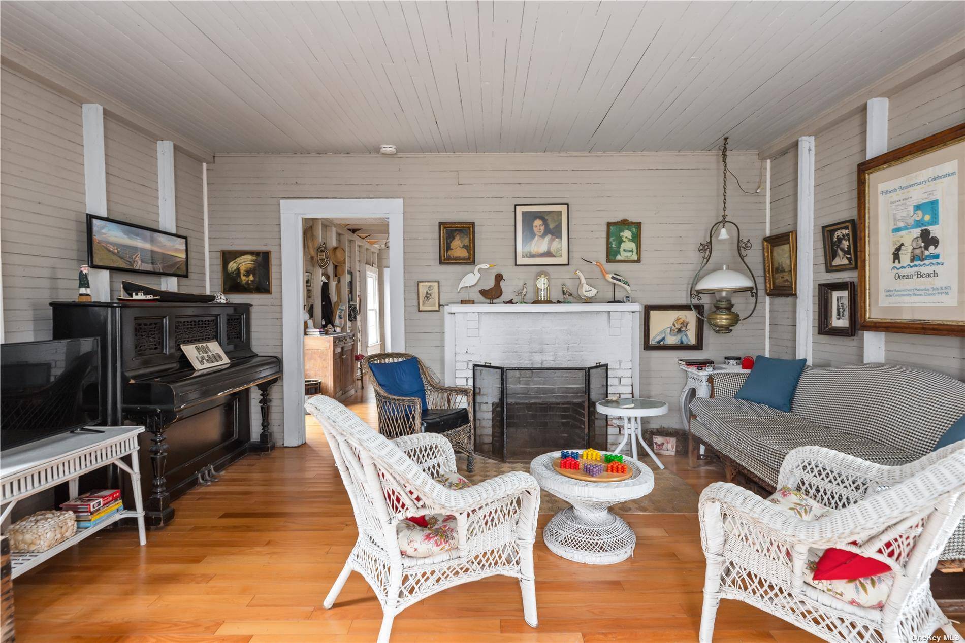 20 Ocean RD, Ocean Beach, NY 11770
