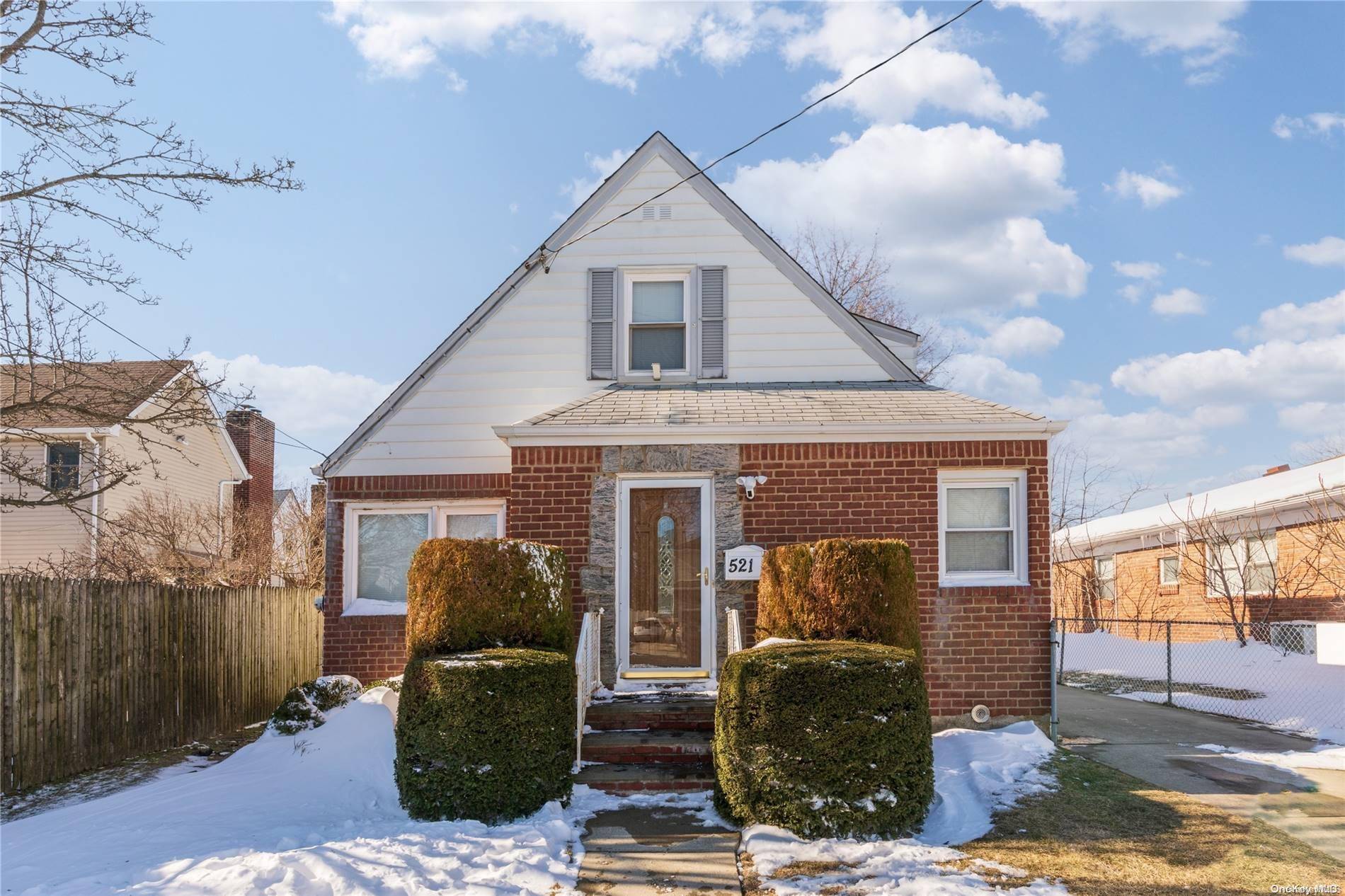 521 S 12th ST, New Hyde Park, NY 11040