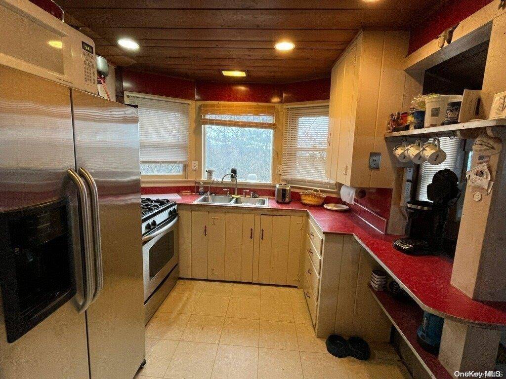 7 E End WALK, Atlantique, NY 11706