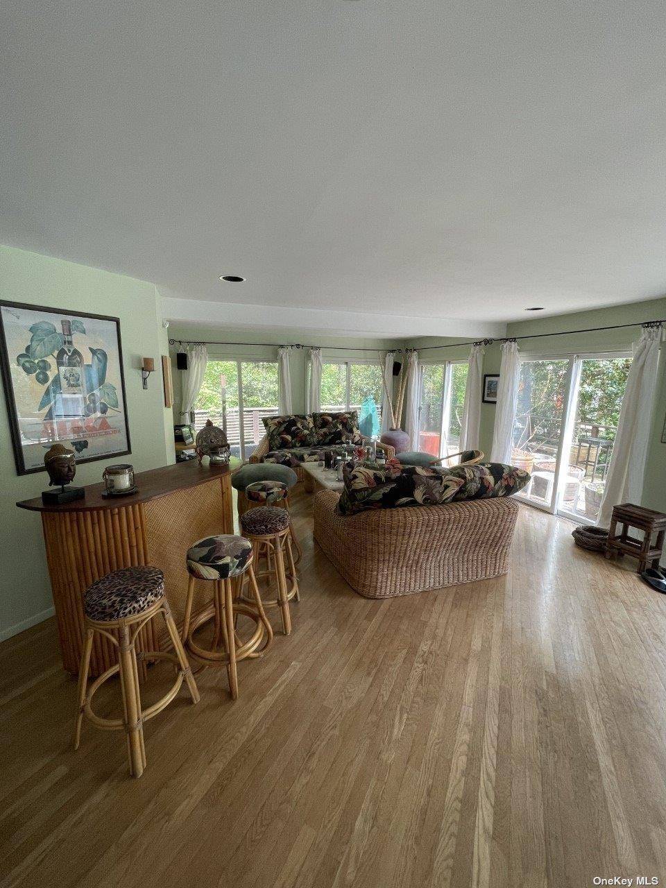 275 Wilmot RD, Ocean Beach, NY 11770