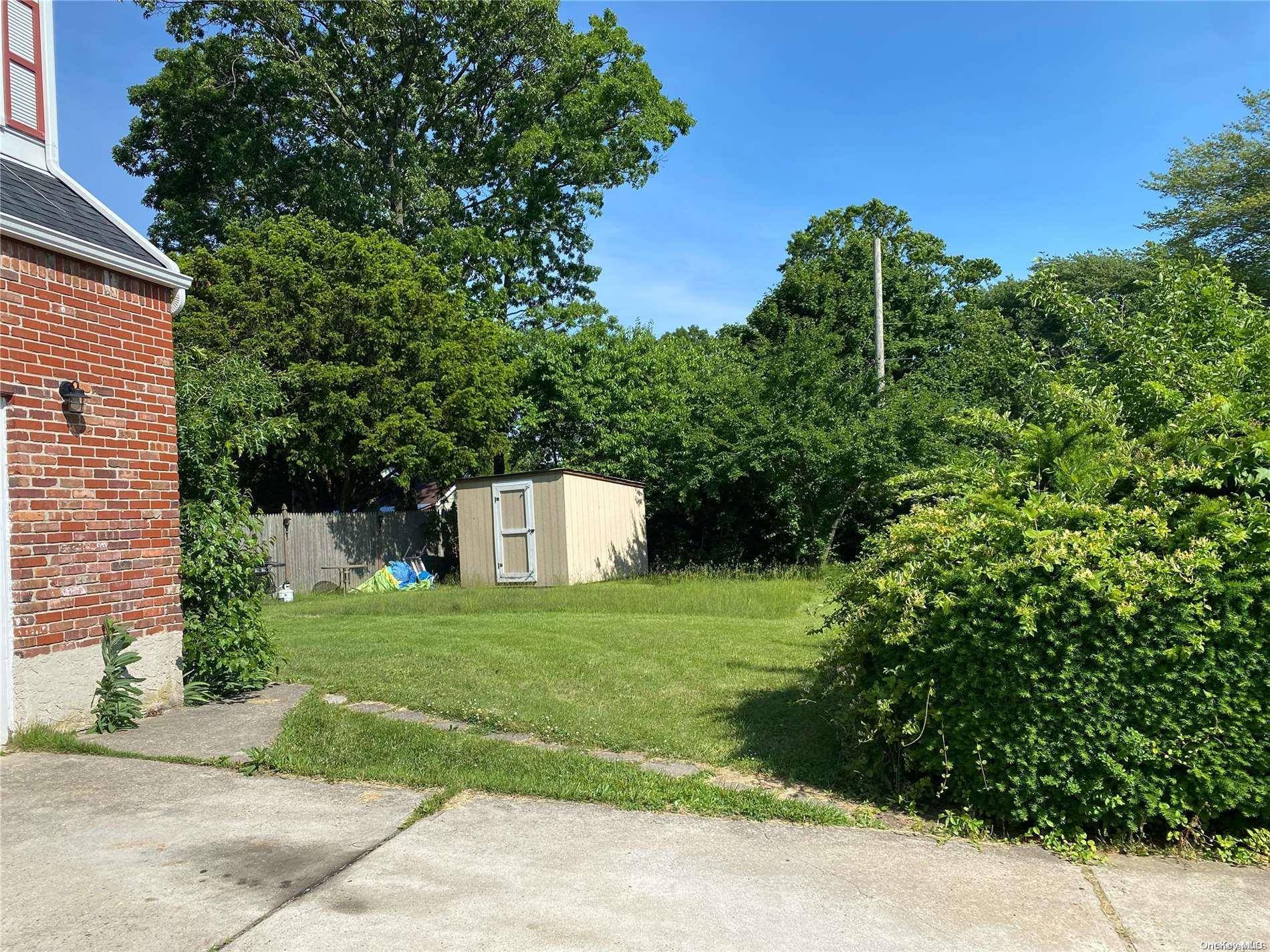 Address not disclosed, Lindenhurst, NY 11757