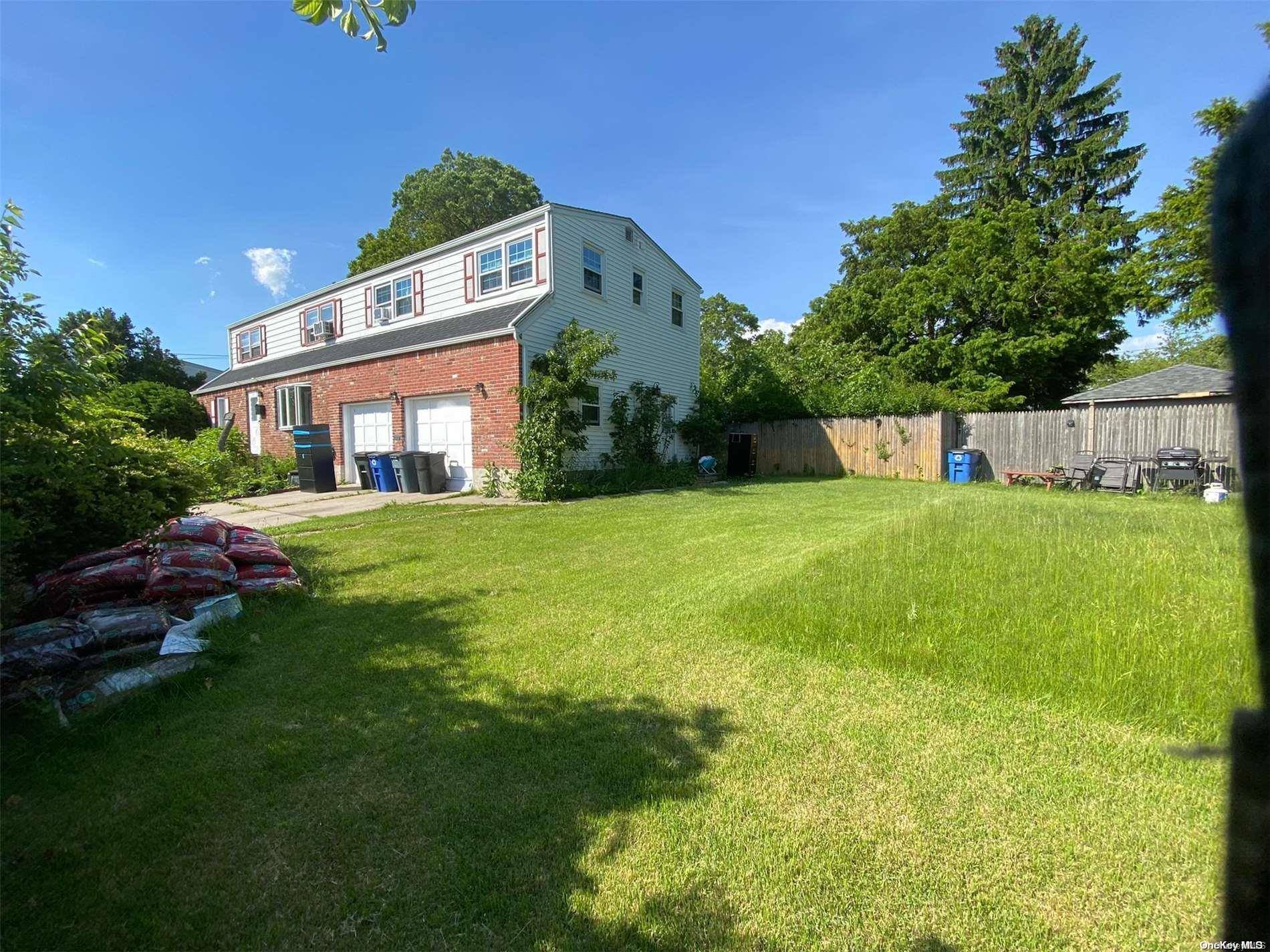 Address not disclosed, Lindenhurst, NY 11757