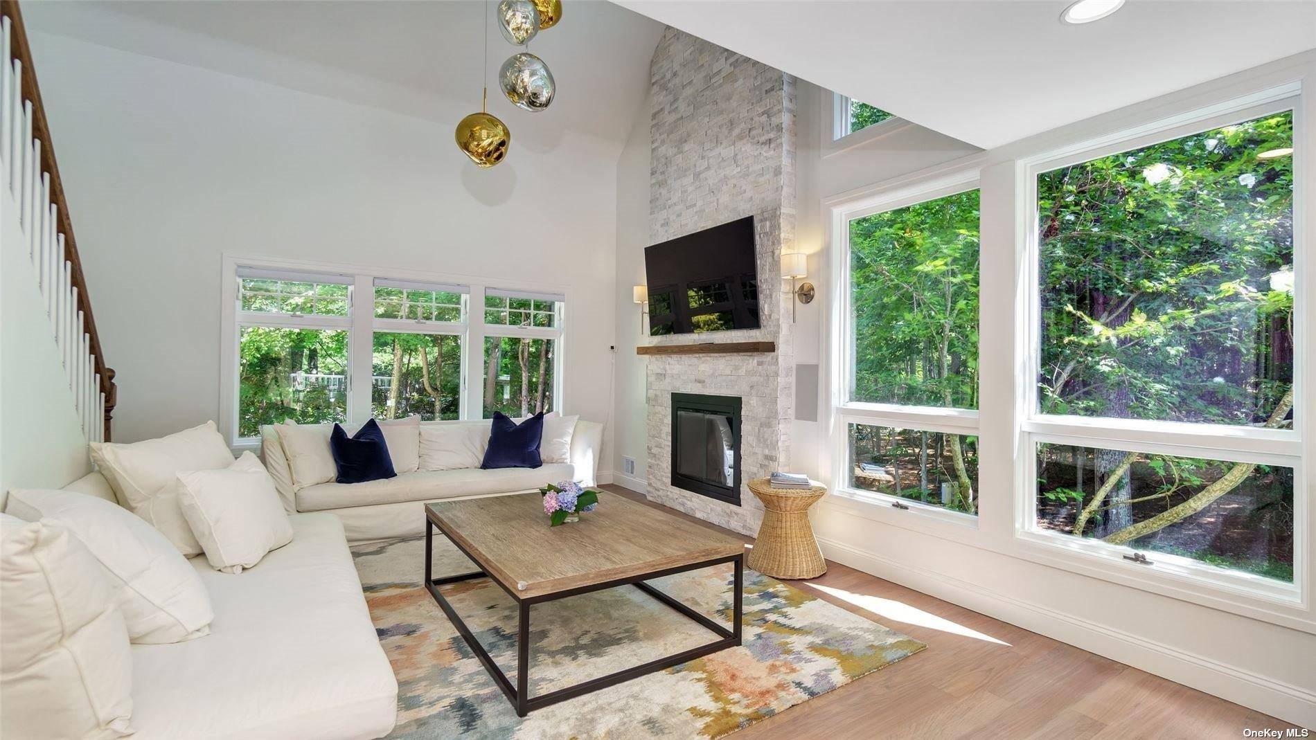 4 Scrimshaw DR, Southampton, NY 11968