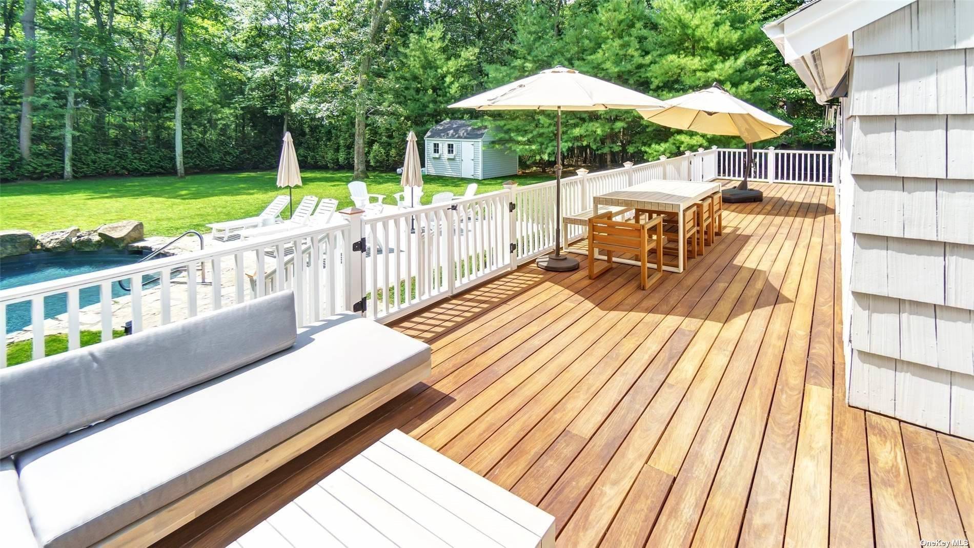 4 Scrimshaw DR, Southampton, NY 11968