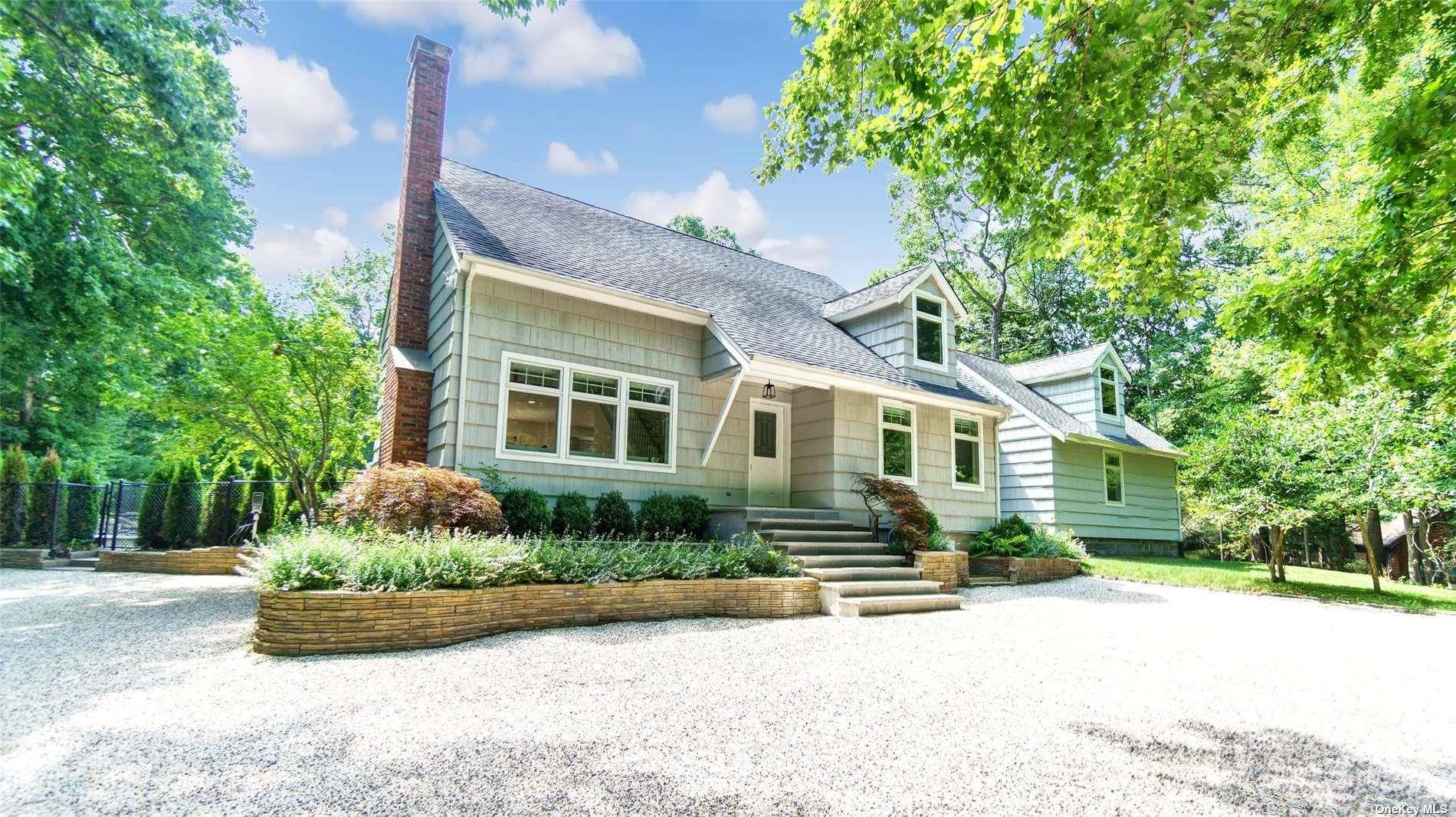 4 Scrimshaw DR, Southampton, NY 11968