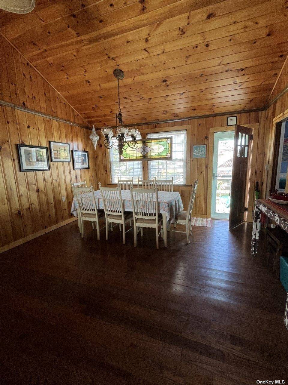 462 Dehnhoff WALK, Ocean Beach, NY 11770