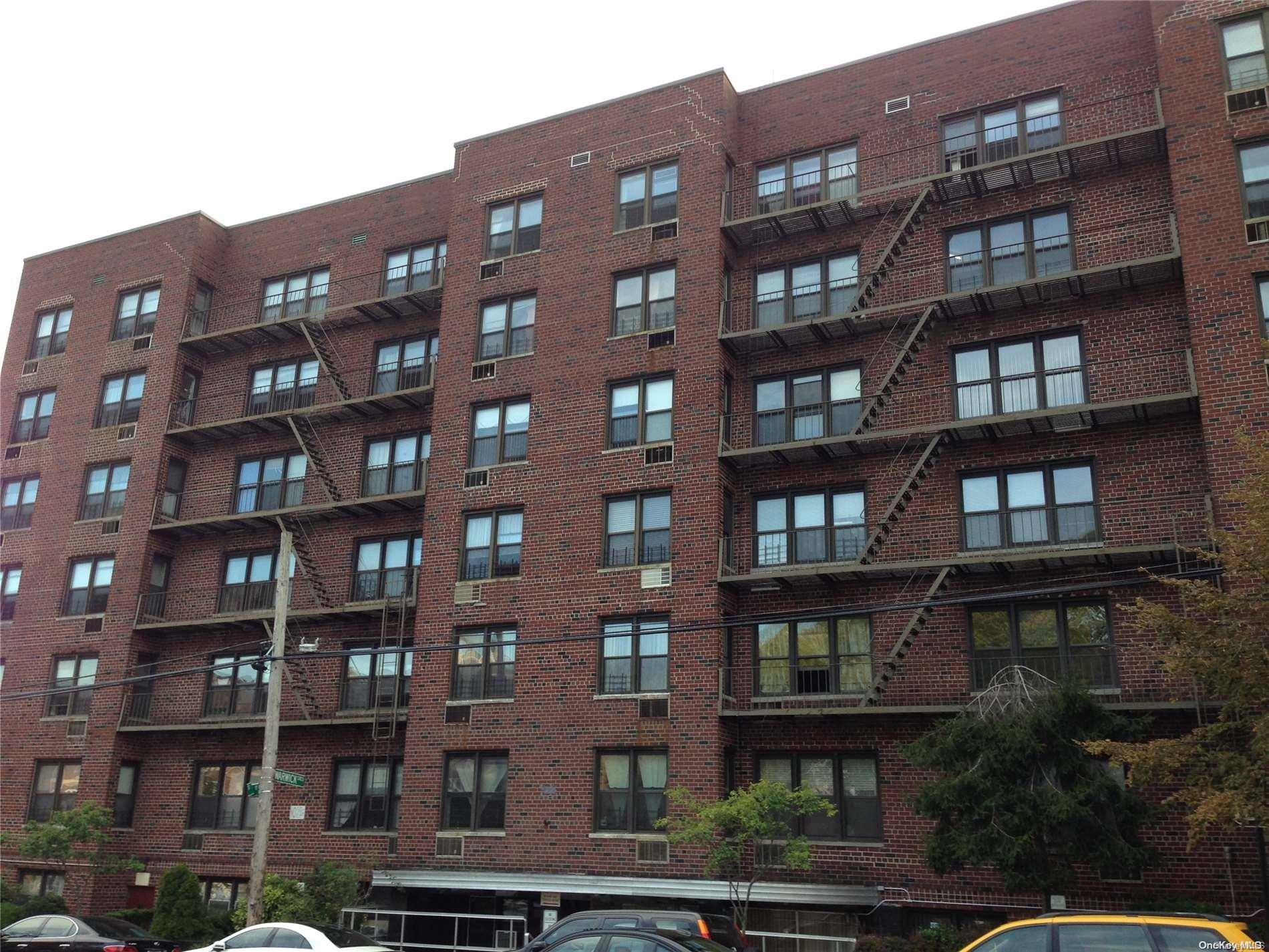 87-70 173rd ST #5G, Jamaica, NY 11432