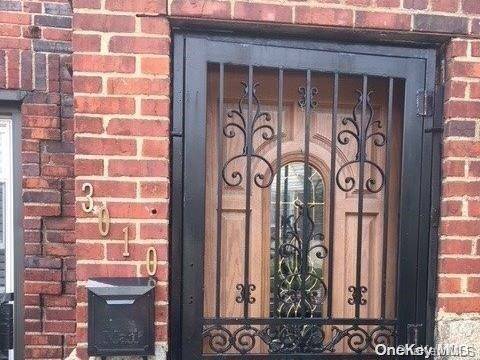 30-10 90th ST, Flushing, NY 11369