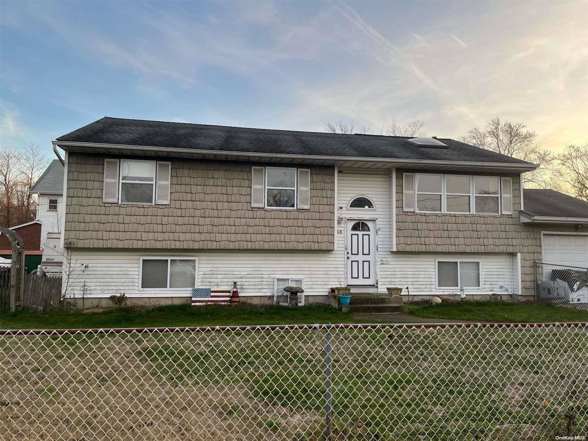 308 Daly PL, Copiague, NY 11726