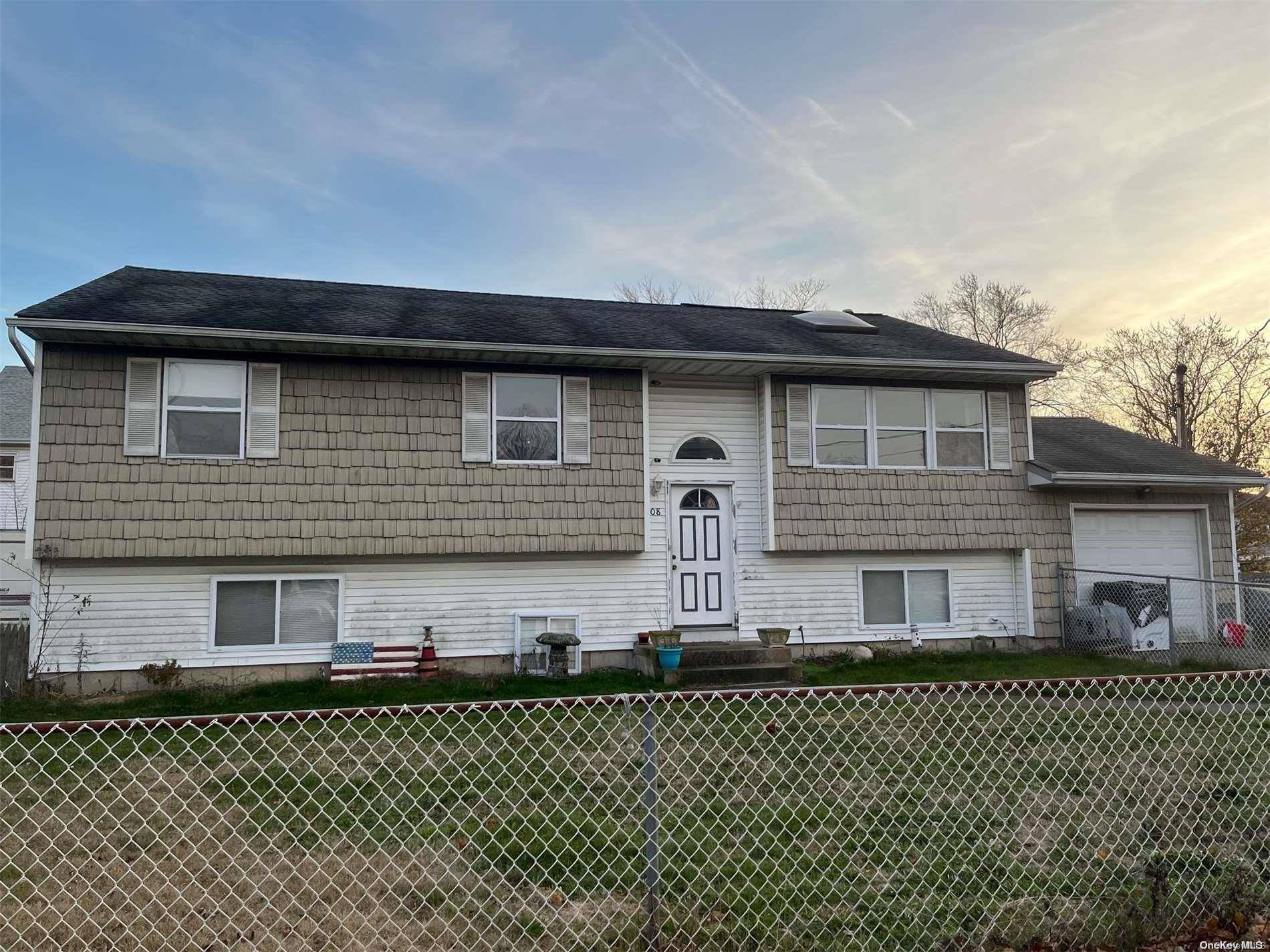 308 Daly PL, Copiague, NY 11726