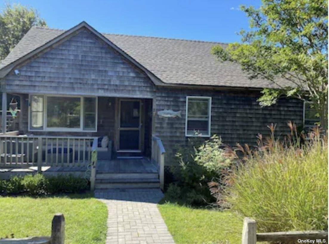 27 Crescent AVE, Seaview, NY 11770