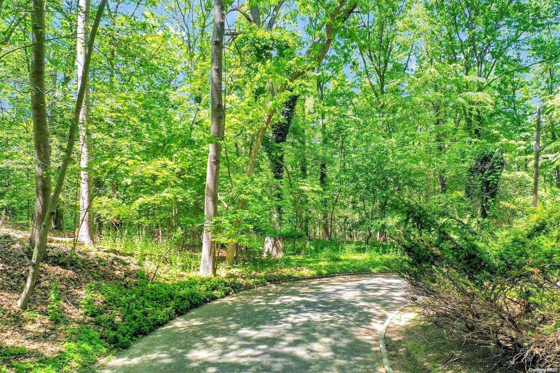 Laurel Hill Path, Nissequogue, NY 11780