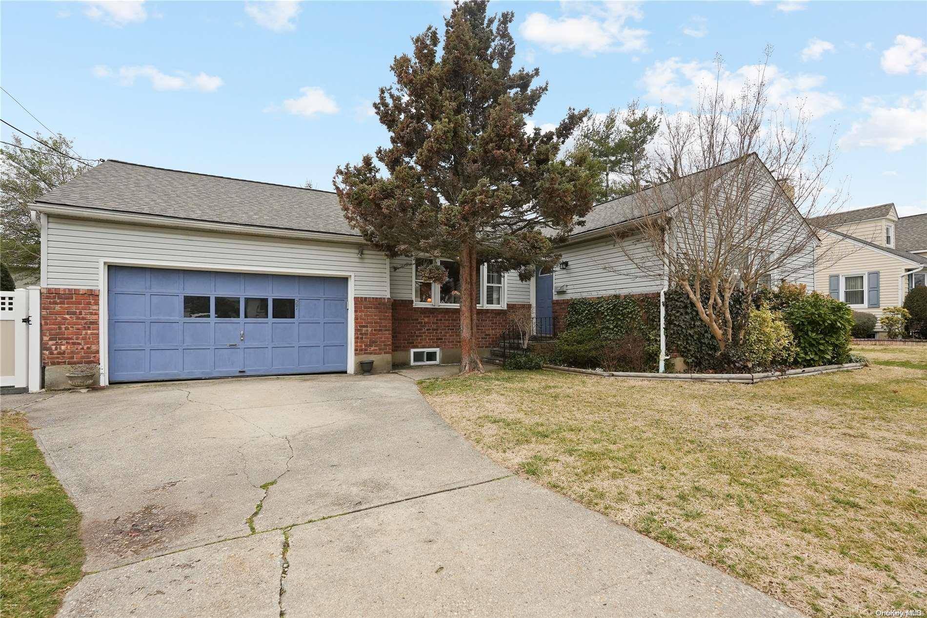 27 W Woodbine DR, Freeport, NY 11520