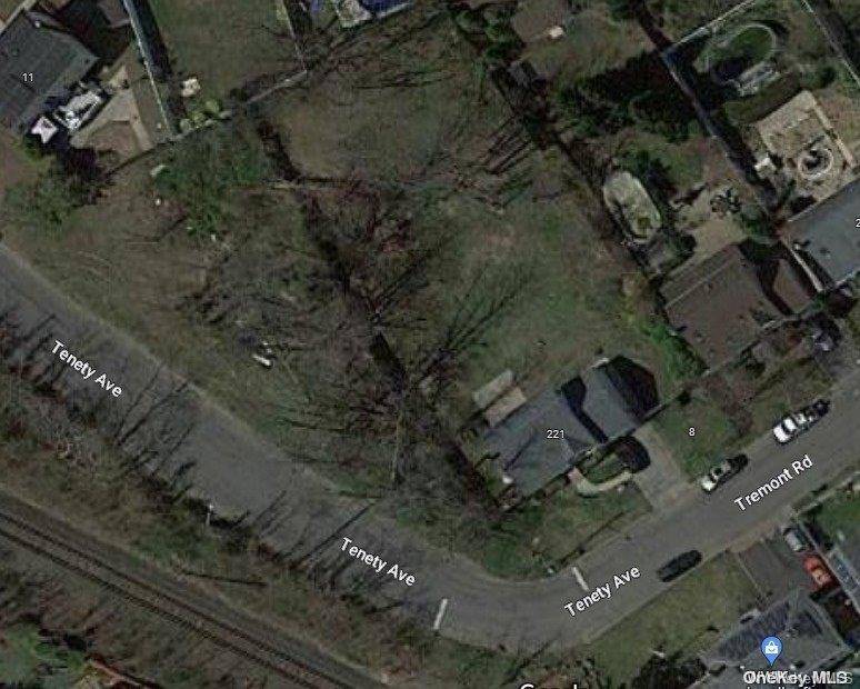 Tenety AVE, Lindenhurst, NY 11757