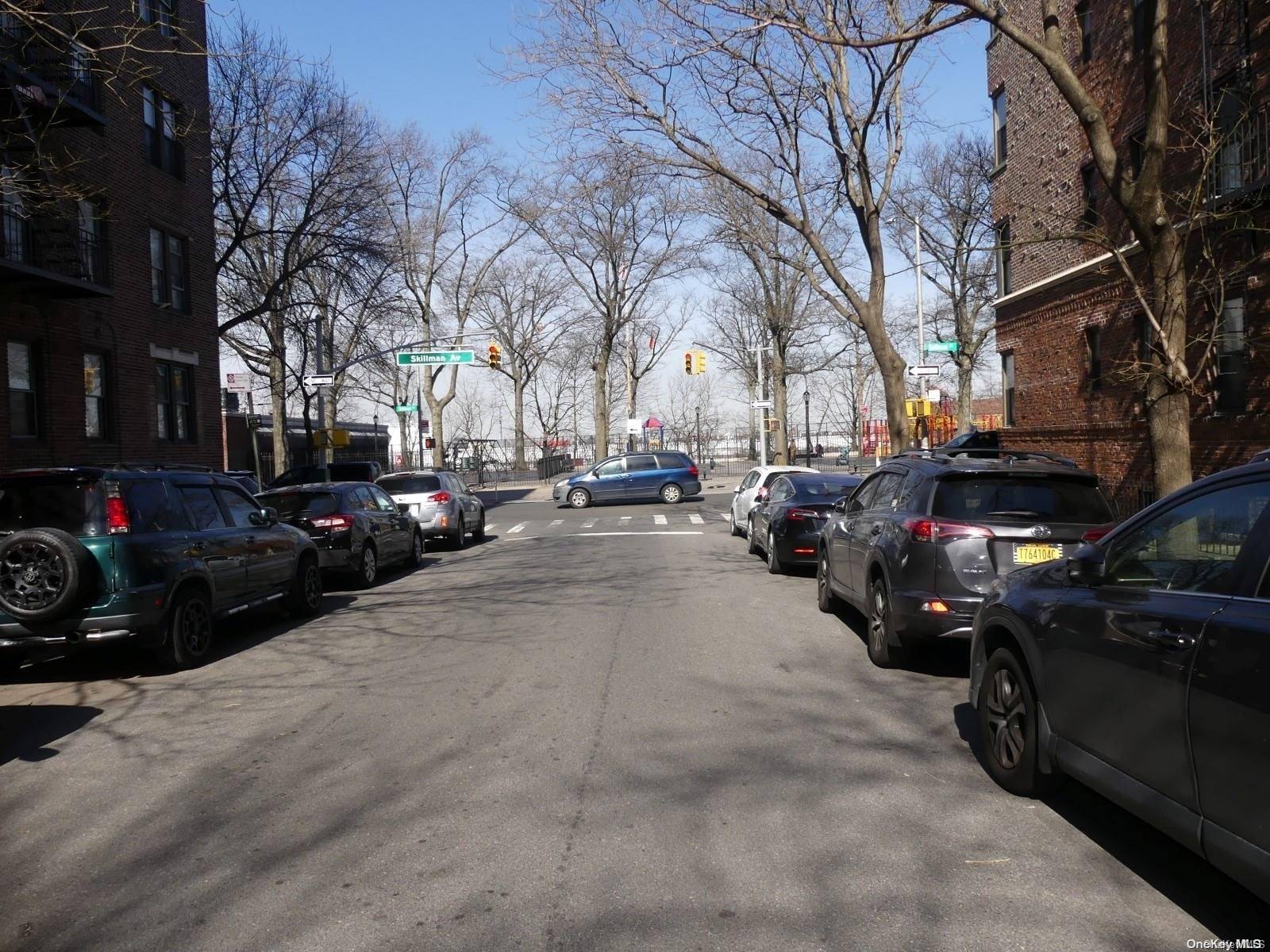 41-12 41 ST #2J, Sunnyside, NY 11104