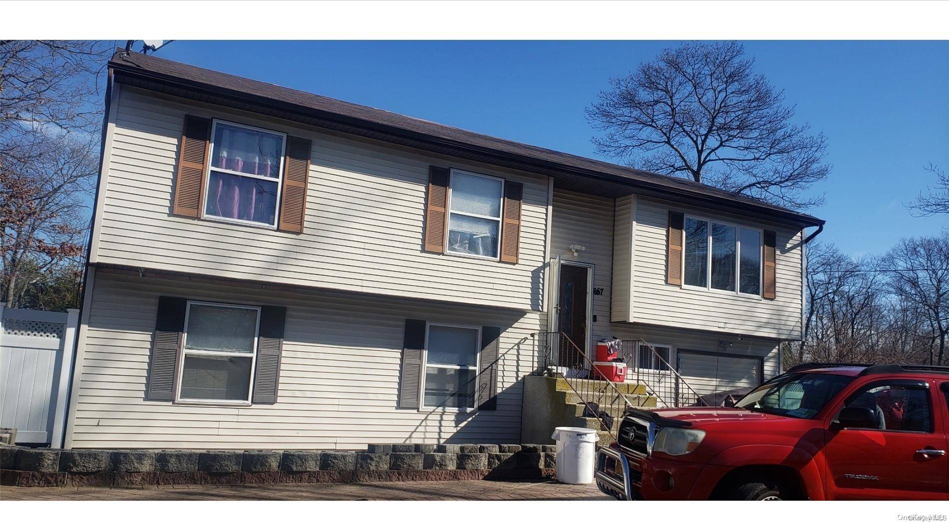 657 Wilson BLVD, Central Islip, NY 11722