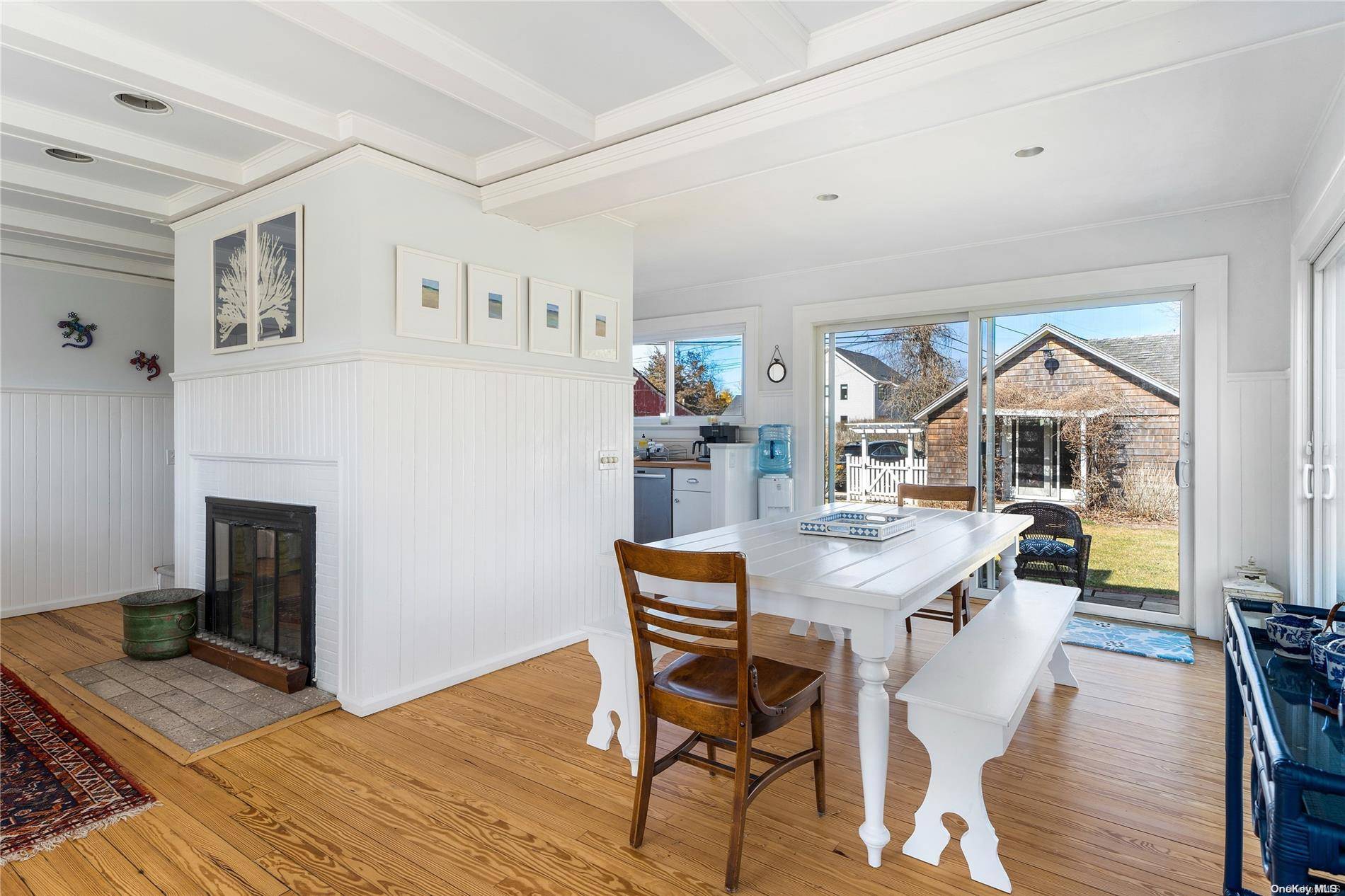 1 Village LN, Quogue, NY 11959