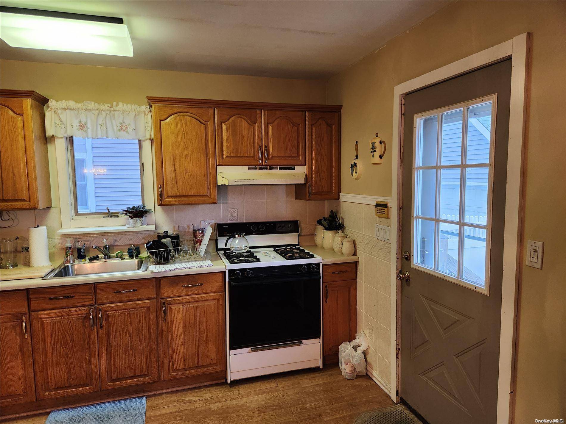 647 Jennings AVE, West Hempstead, NY 11552