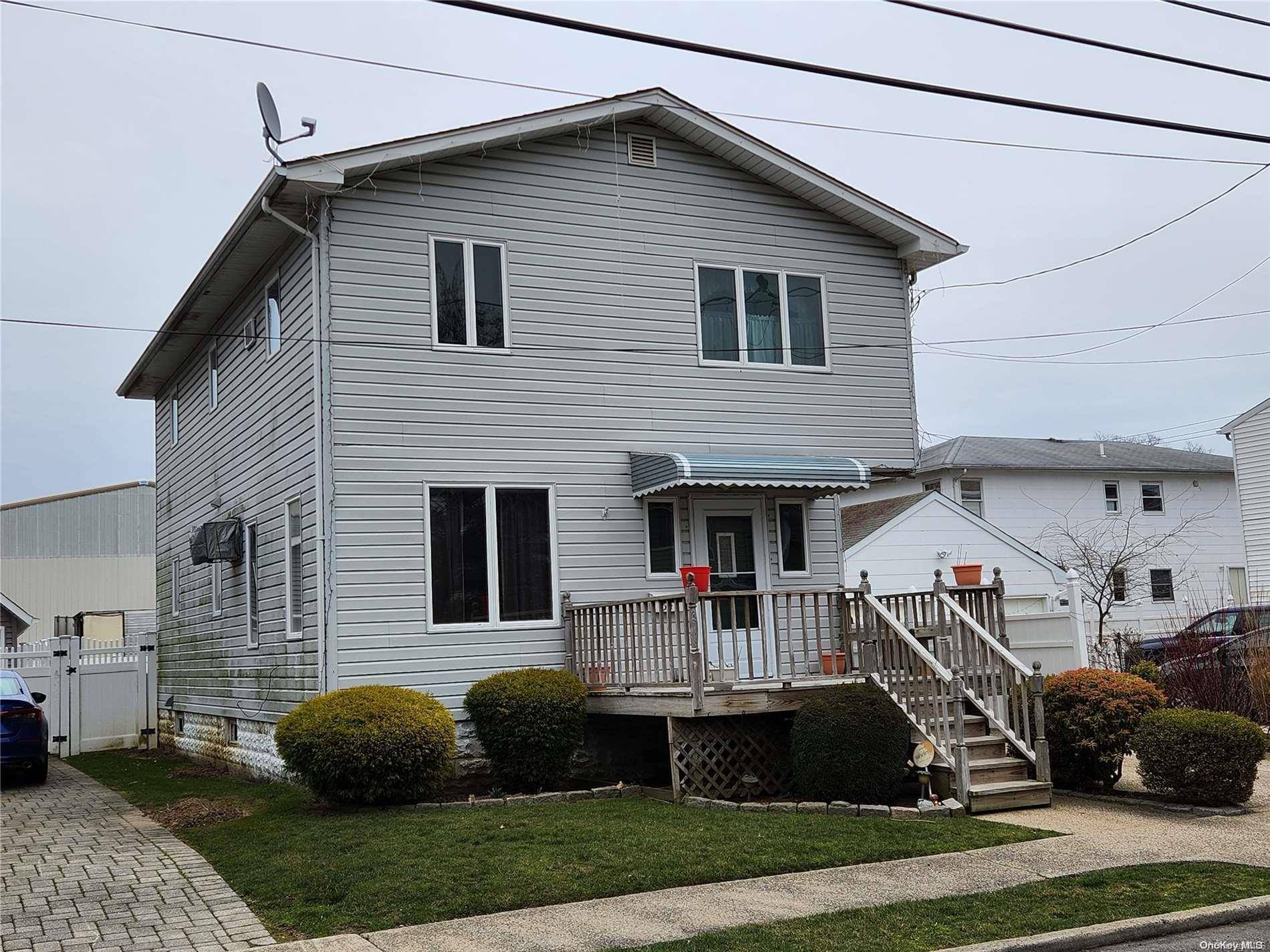 647 Jennings AVE, West Hempstead, NY 11552